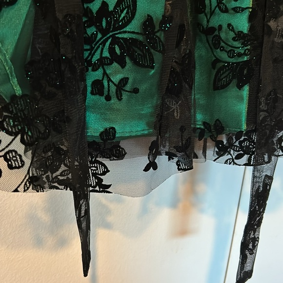 Green and black lace holiday toddler dress 2t - Picture 7 of 8